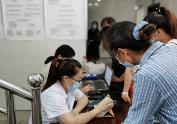 妇女|县妇联联合县妇保院在沾溪镇开展适龄妇女“两癌”免费筛查