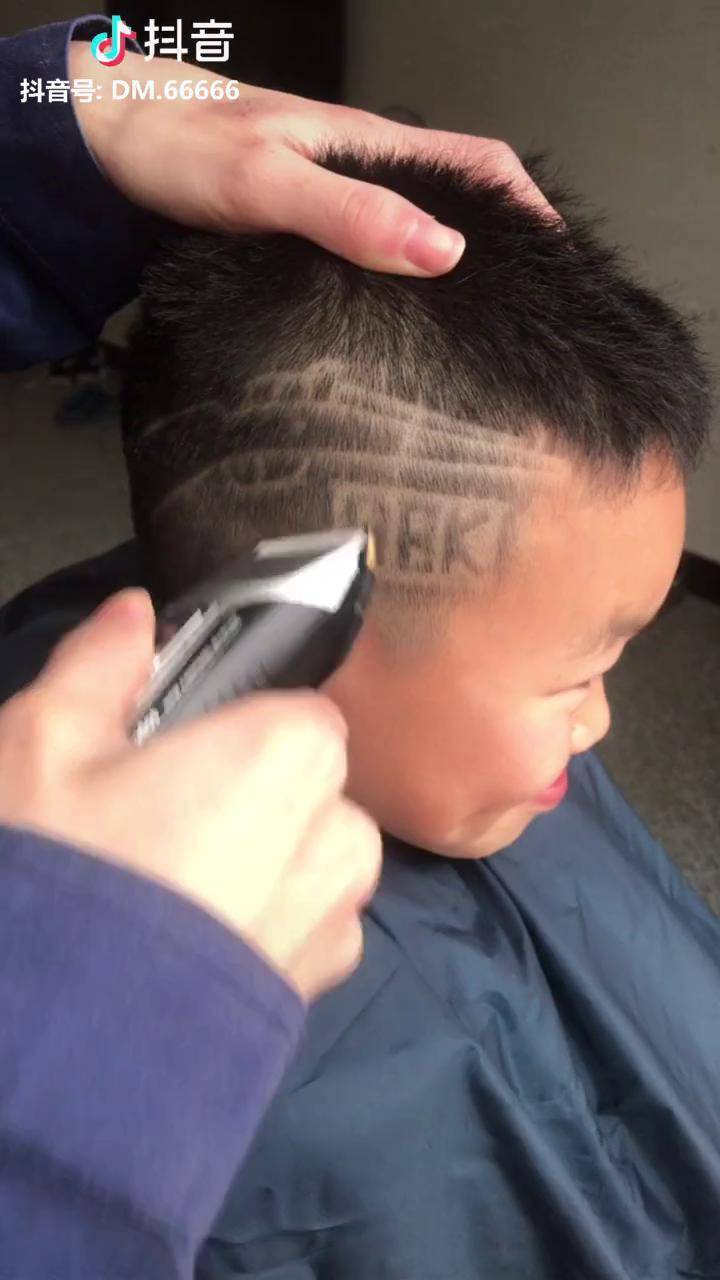 小老弟要的98k儿童发型设计