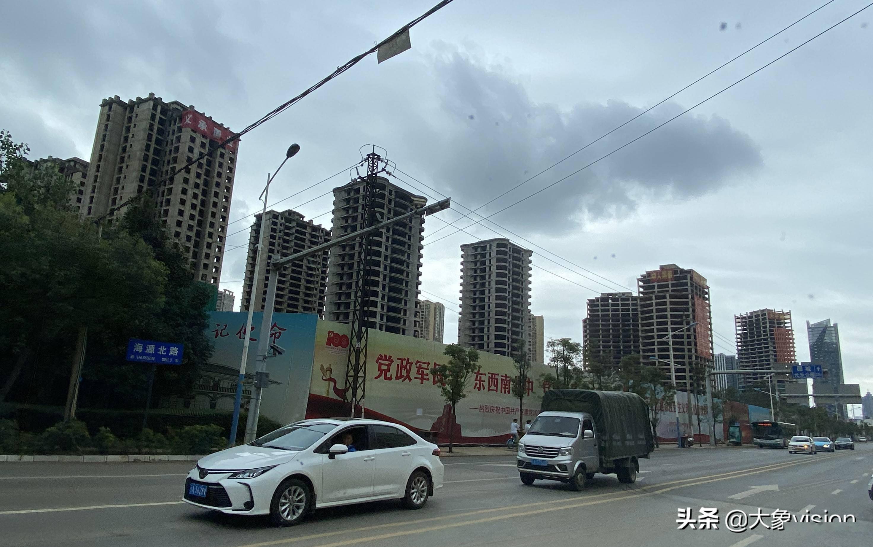 昆明丽阳星城烂尾7年 10多栋楼定于8月27日爆破拆除