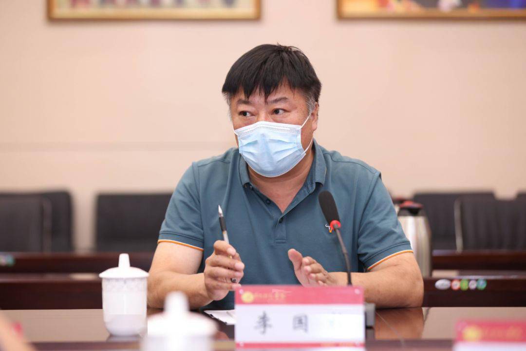 我校召开疫情防控专班工作会议_贾正国