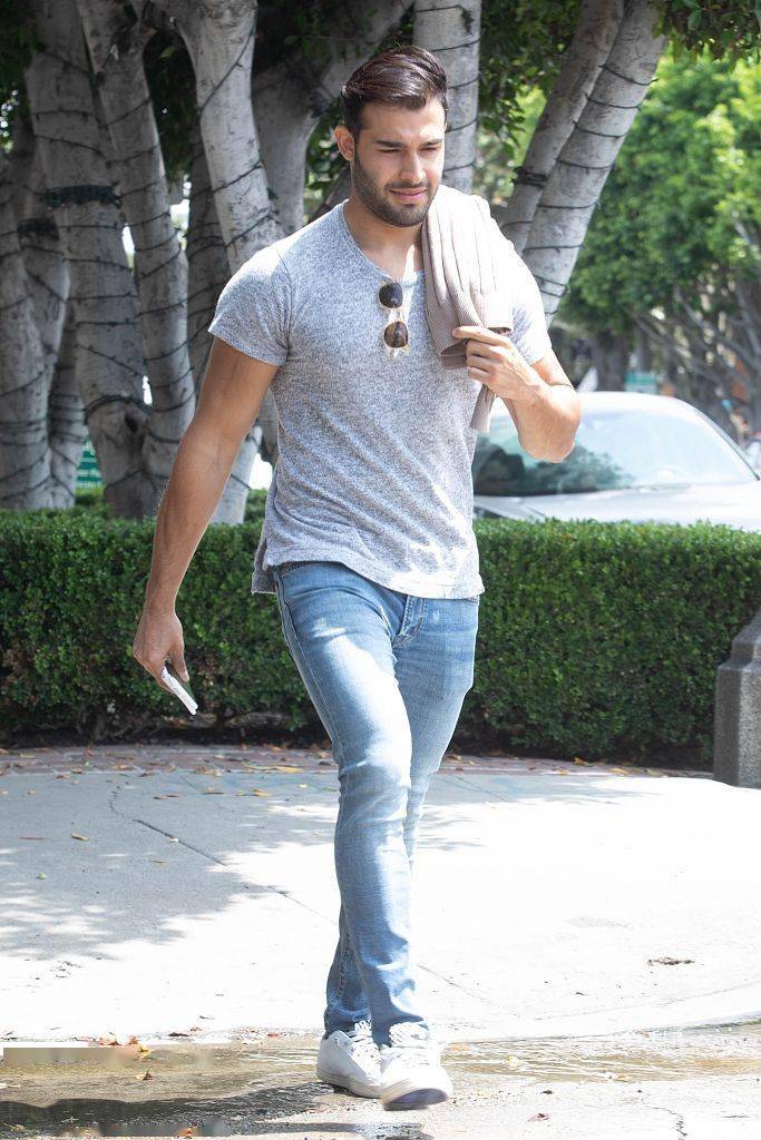 蓝色|一周潮男快拍：王源运动休闲 吴彦祖微笑绅士