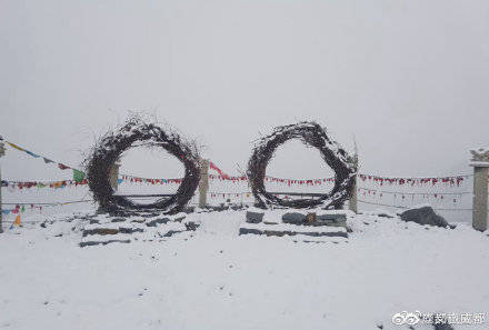 四川|达古冰川迎来初秋第一场雪