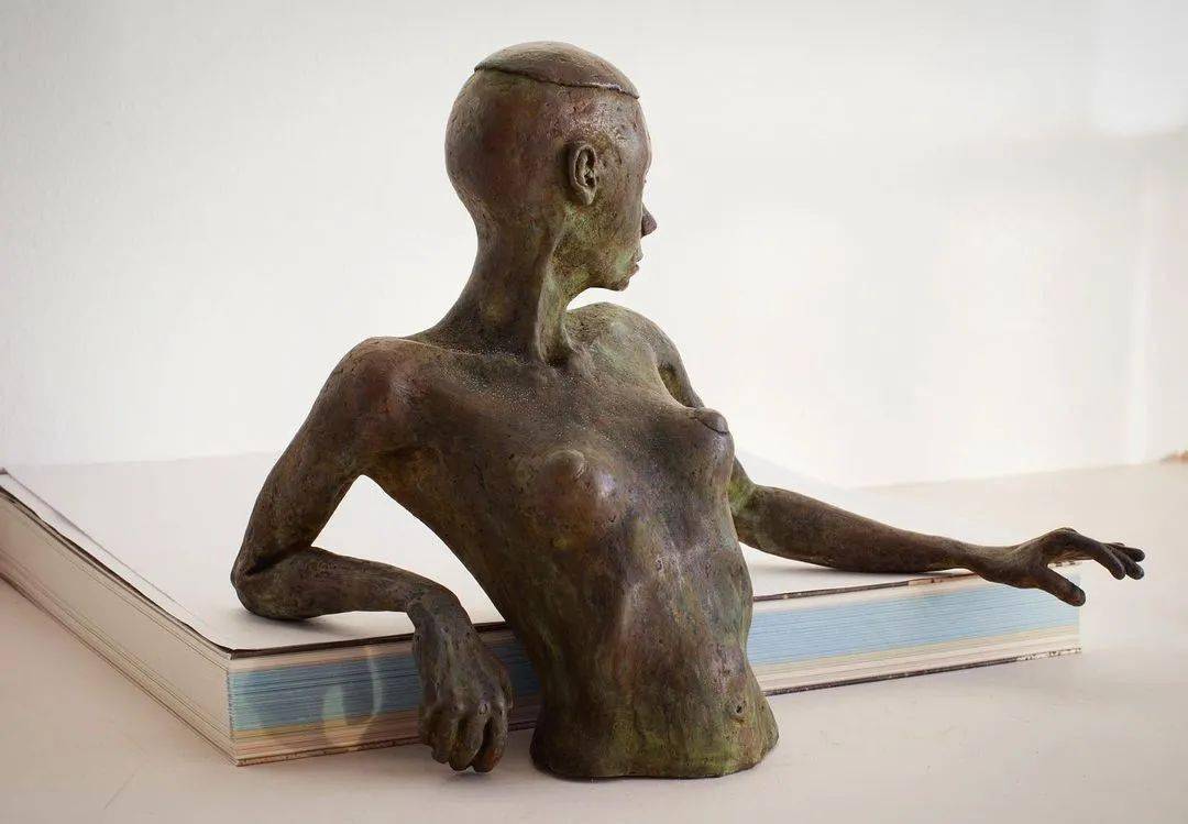 ivan larra | 见证时间的斑驳感_雕塑