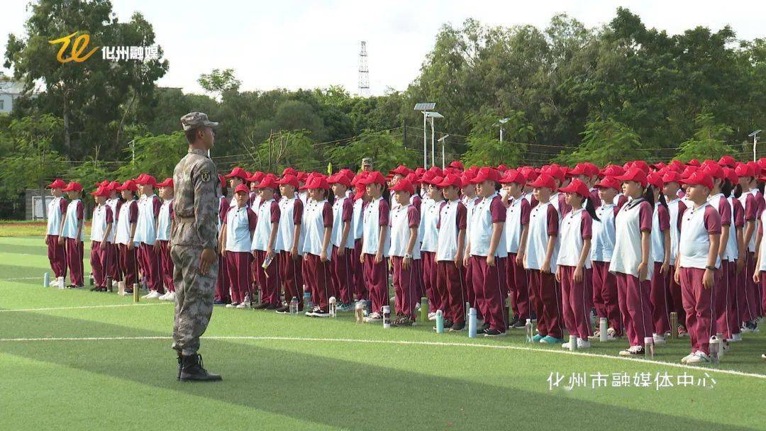 化州青鸟实验学校军姿飒爽让青春迈开正步