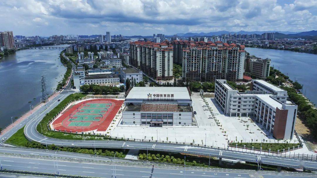 67预计新增学位2430个开平祥龙侨园两所新教学楼投入使用