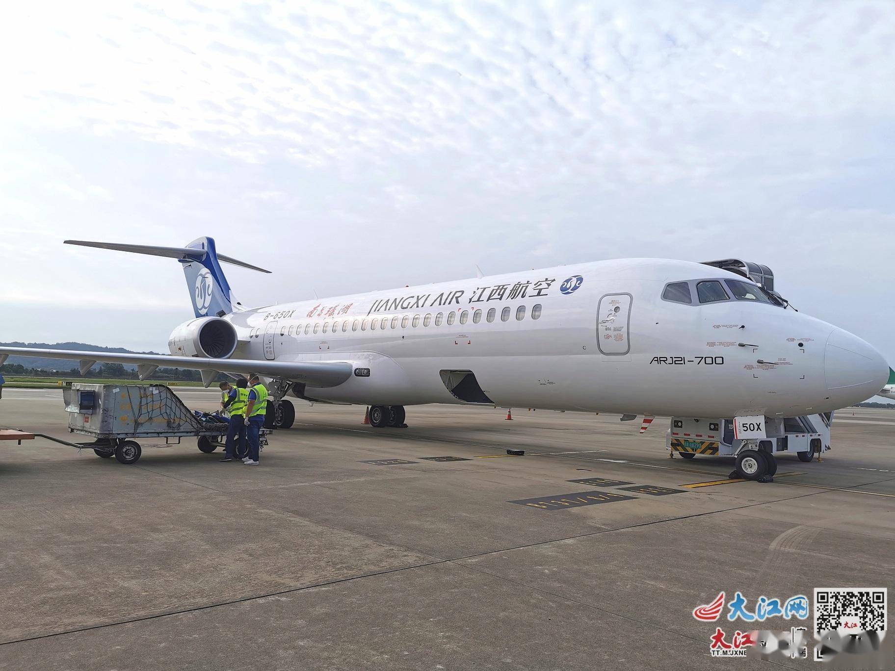 同日下午,江西航空第5架arj21飞机"南昌瑶湖"号顺利完