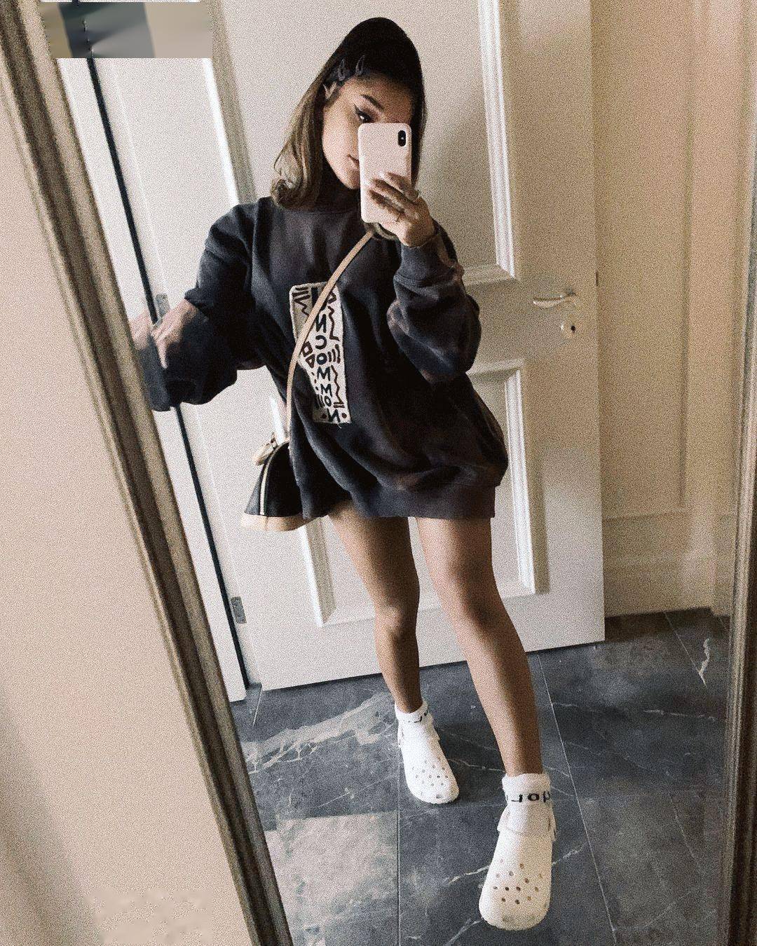 穿洞洞鞋出门真的很丢人吗？_搜狐网, image size:1080x1350