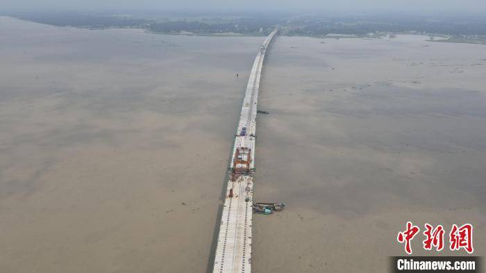 中国企业承建孟加拉国帕德玛大桥贯通