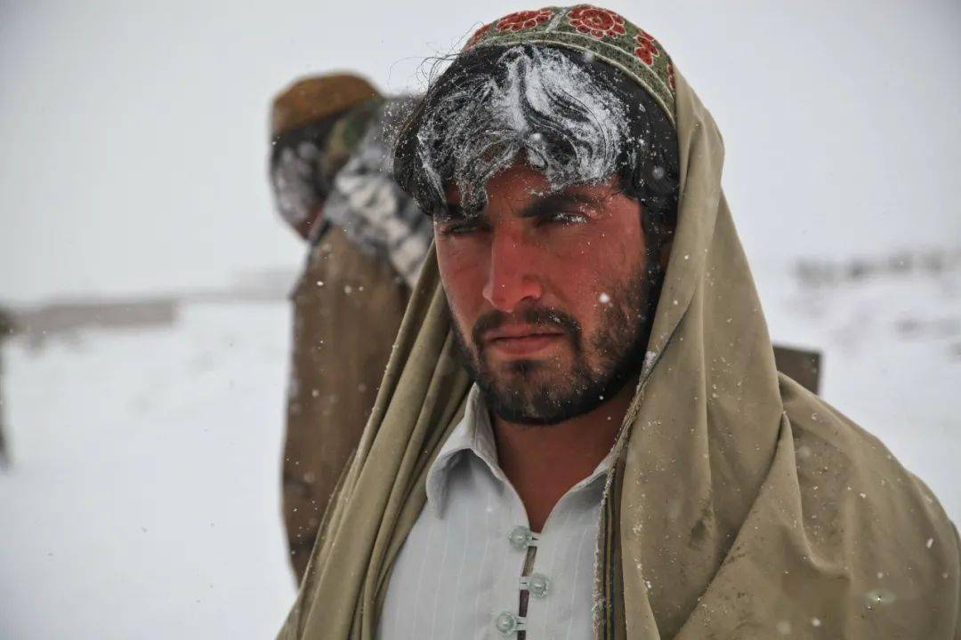 阿富汗男子服饰图片