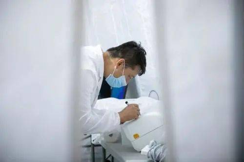 保障|硬核丨宁医大总院紧急完成临时发热门诊搭建！