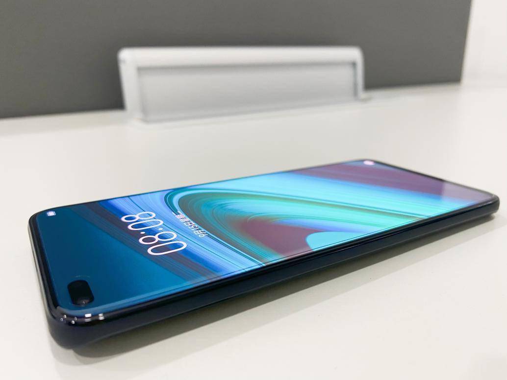 tcl发布雷鸟ff1手机红海市场又添新玩家