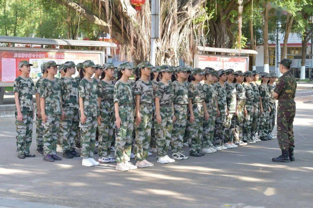 漳浦一中举行2021级新生军训会操表演