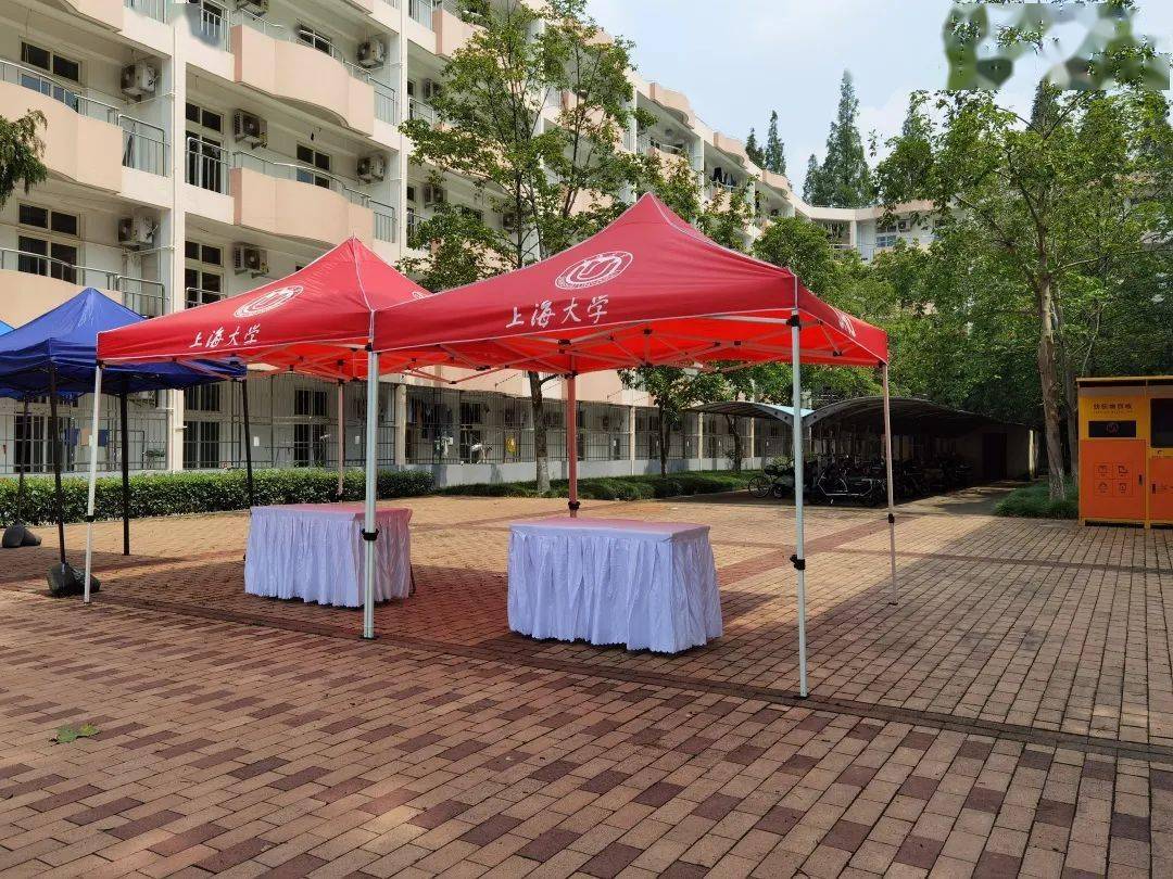 帐篷欢迎各位2021级新生到迎新接待站一路标语从校门开始就为萌新们