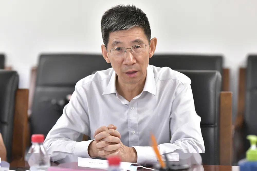 梁伟华与全国政协常委,中国安科院院长张兴凯举行会谈