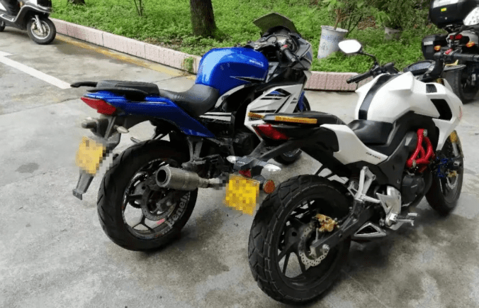 半夜在竹溪"炸街"的两个娃子!_摩托车