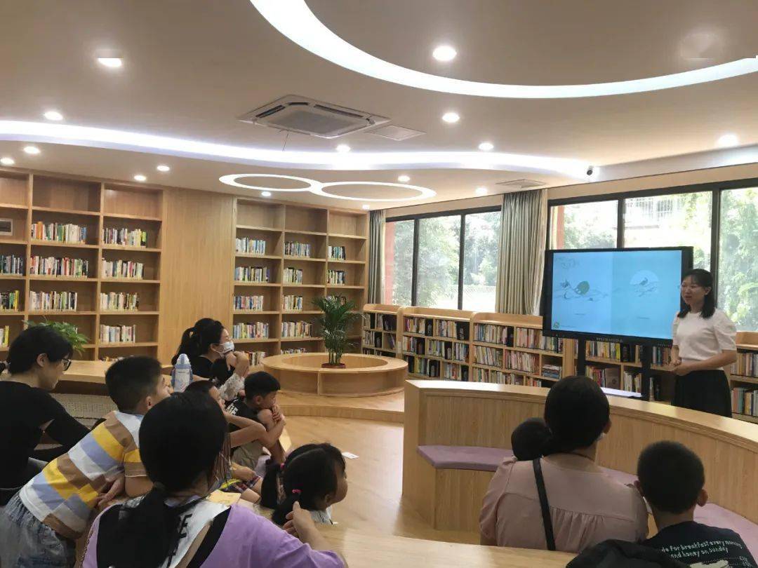 区图书馆联合举办的"悦读·悦享"读书会,每月举办一期,主要是组织读者