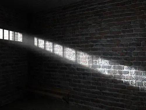 "那里连自杀的机会都不会给你"!到缅北的第一晚,他被关进了小黑屋