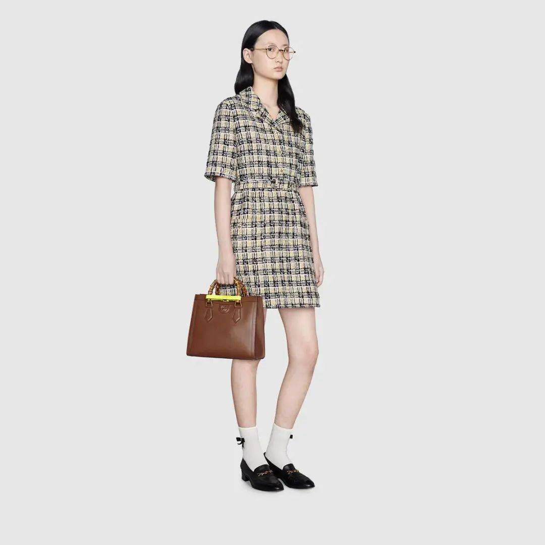 棕色|秋天背什么包？跟着这些明星抄作业就成！