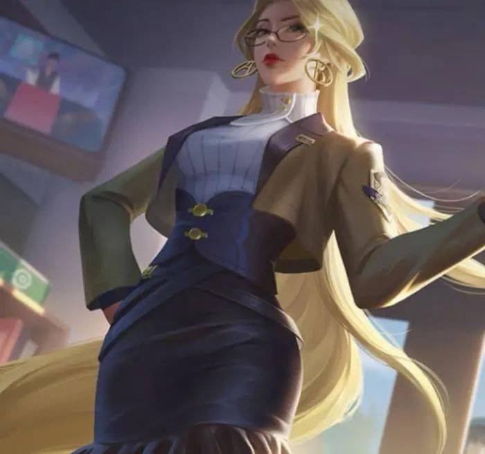 曹老板一度是边路恶霸,可以和老夫子,芈月争雄,但是由于版本变天,他的