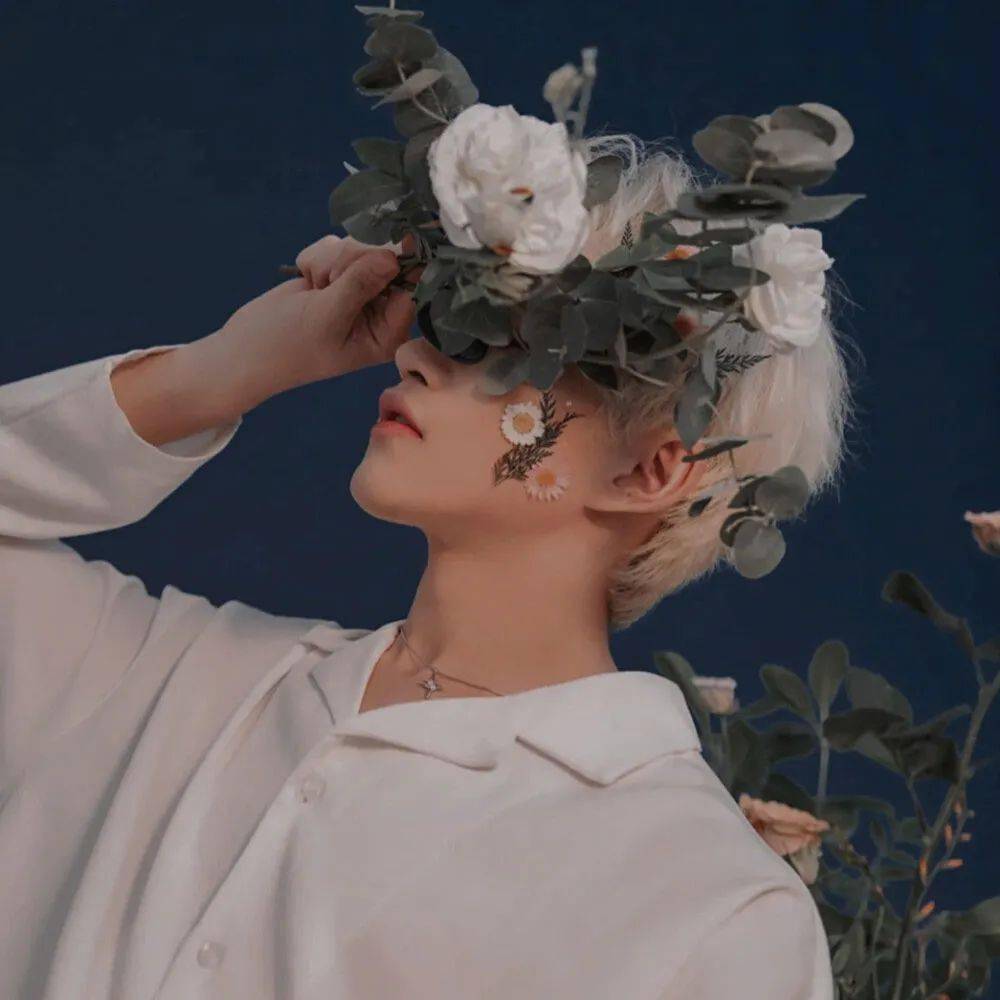 超好看的男生头像:不放弃,或许不是因为爱,而是不甘心.