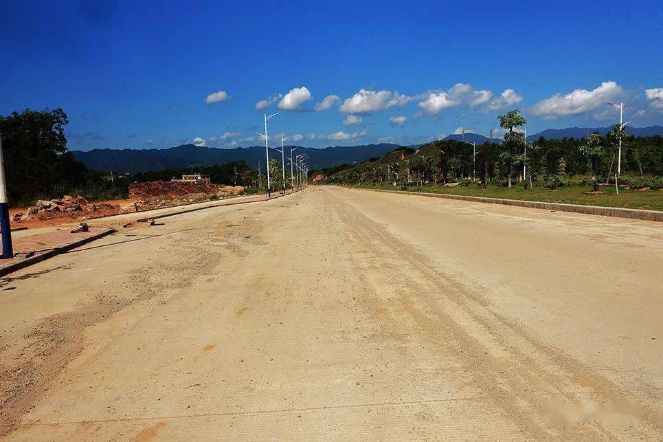 07 以和平县城为背景,大环城公路至和平北站片区,前中可见和平北站站