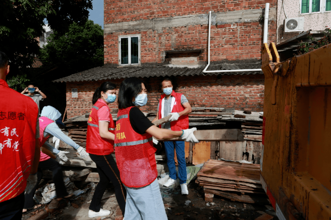 韦涌村墟地球场又可以使用啦石壁街开展农村人居环境整治大行动