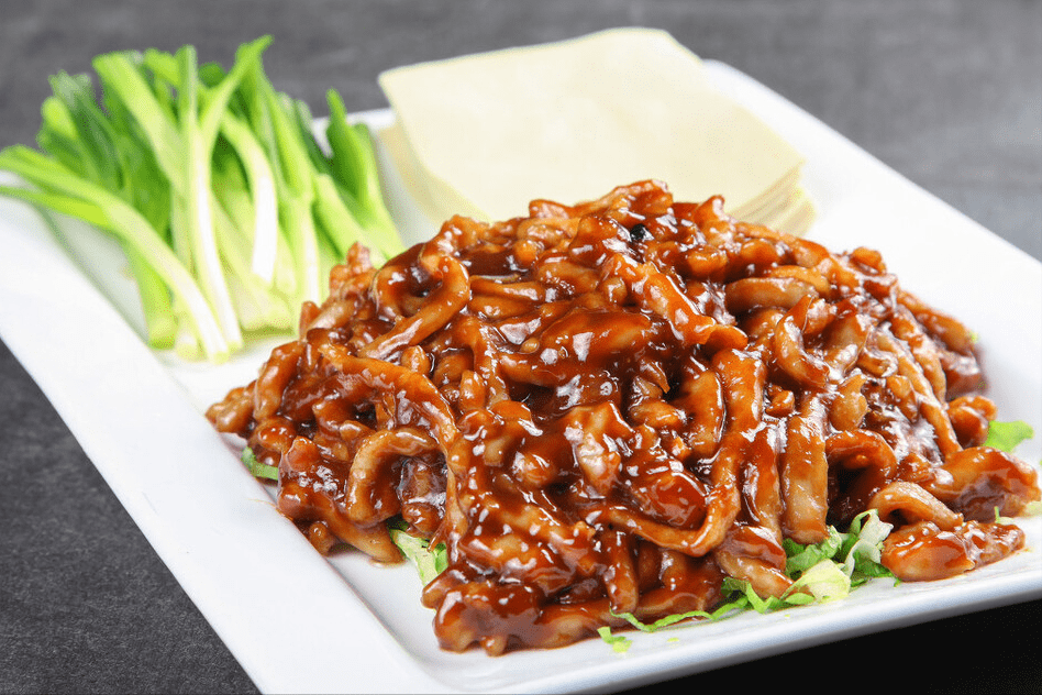 京酱肉丝的家常做法口感鲜嫩爽滑酱香浓郁秋天贴膘正合适