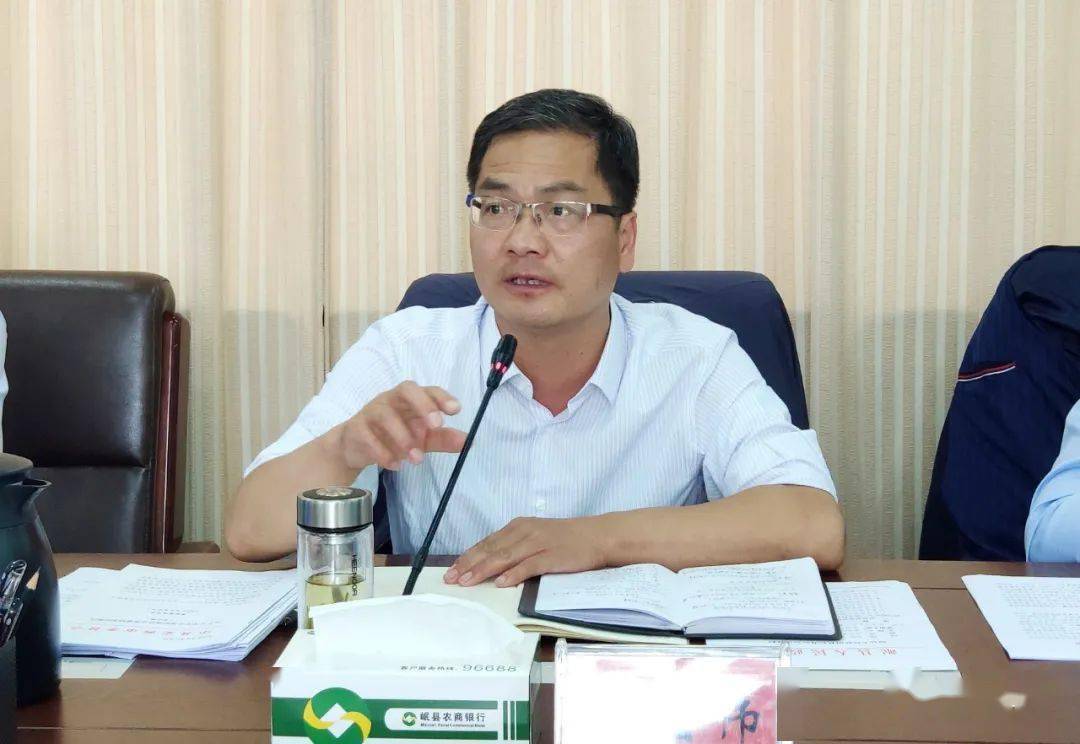 王亚伟主持召开县长办公会议
