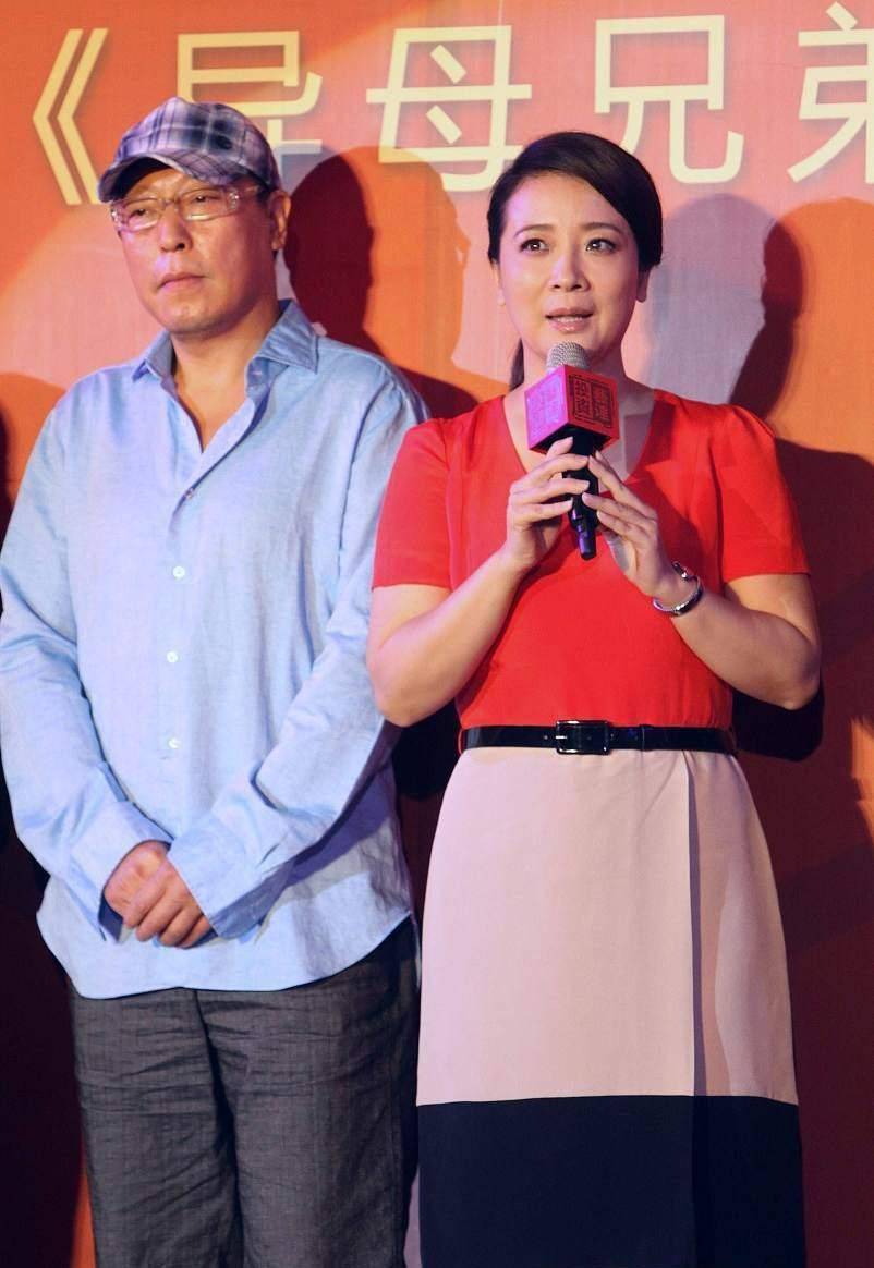 陈小艺的气质真比不了,虽然脸上肉肉的,但是穿绿色蕾丝裙好优雅