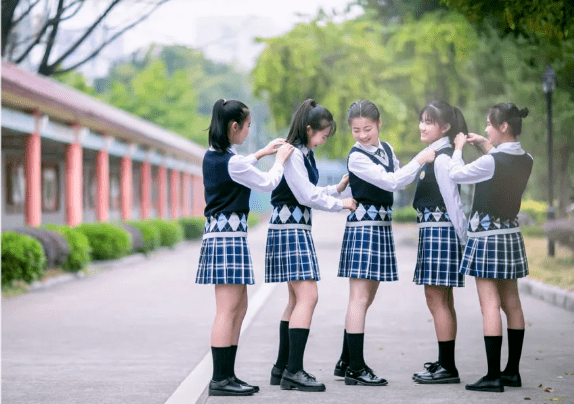 校服|“为什么国产剧里的校服，永远比现实的好看”
