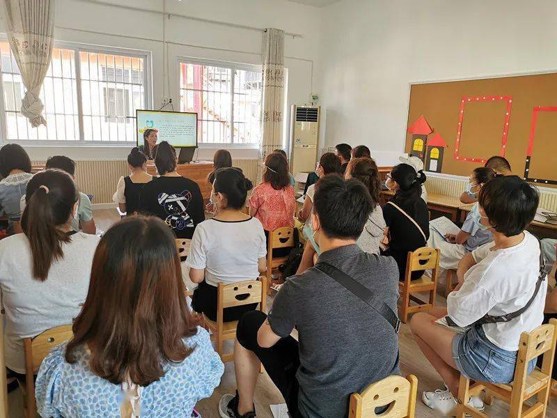 进行|以心迎新 与爱相约 妇联幼稚园召开小班新生家长会