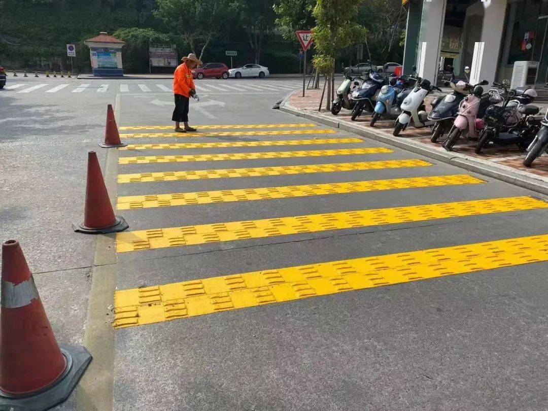 橡胶减速带改振荡标线返回搜狐,查看更多