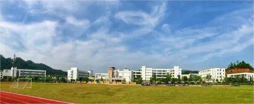 祁门二中开学公告