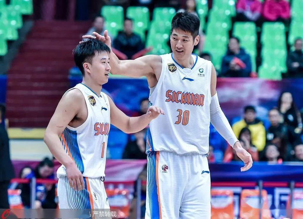 四川金强男篮续约爱将李柯七cba联盟中的户口本球员