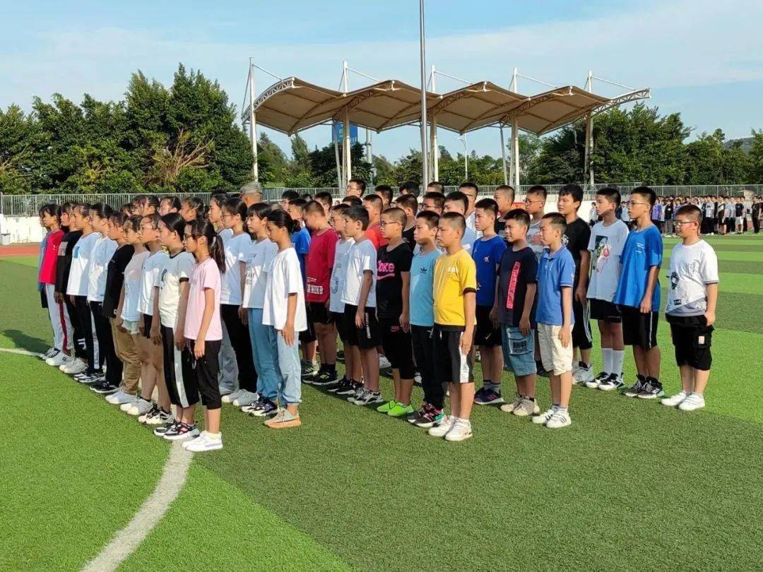 秋日胜春朝热血铸铁魂泉州五中城东校区2021级新生入学训练圆满结束