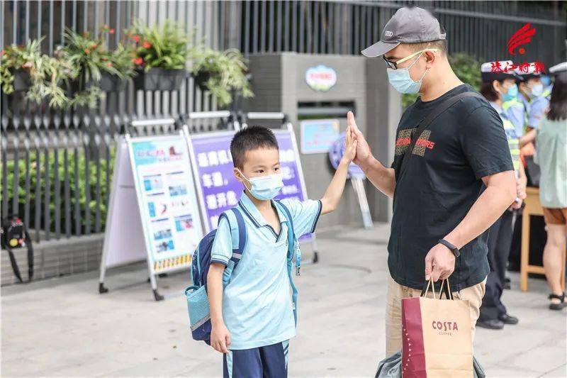 海寿|冲上热搜，这一幕幕刷屏！多图直击佛山开学第一天，有你家娃吗？