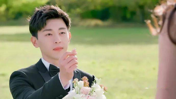 The|【2021.9.1】蔡徐坤背后有资本？未成年人不能上综艺了？徐正溪私生活怎么样？周震南快本隔天剪？邓伦总是飞来飞去？