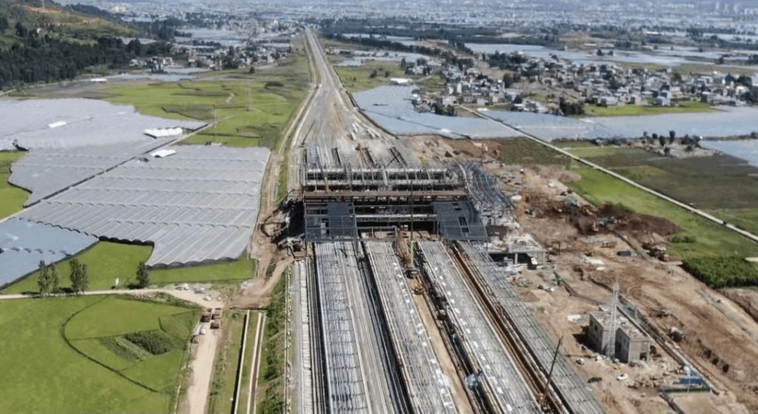 凉山最大高铁站项目西昌西站项目主体结构全面封顶