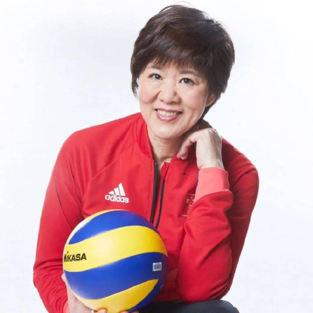 刚刚!郎平官宣卸任中国女排主教练_段君凯