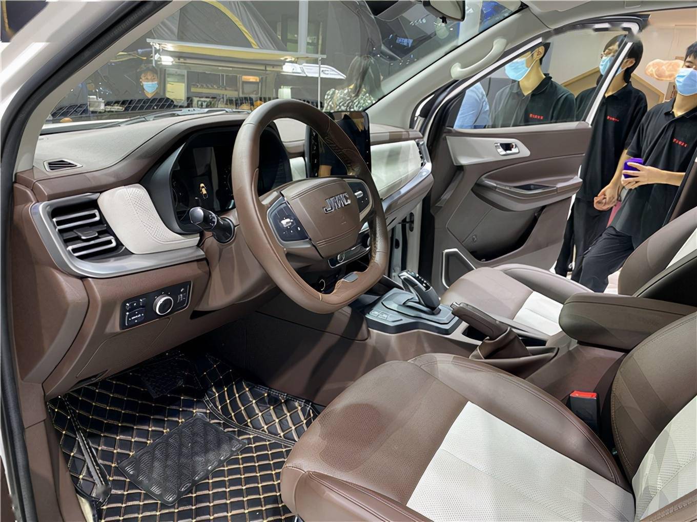 成都车展皮卡汇总,机车炮/牛魔王/d-max露营版,个性化成主流