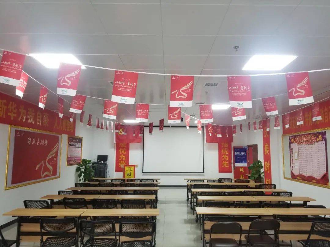 职场布置more"一栋栋充满活力的大厦一个个洋溢着欢乐的职场定格住了