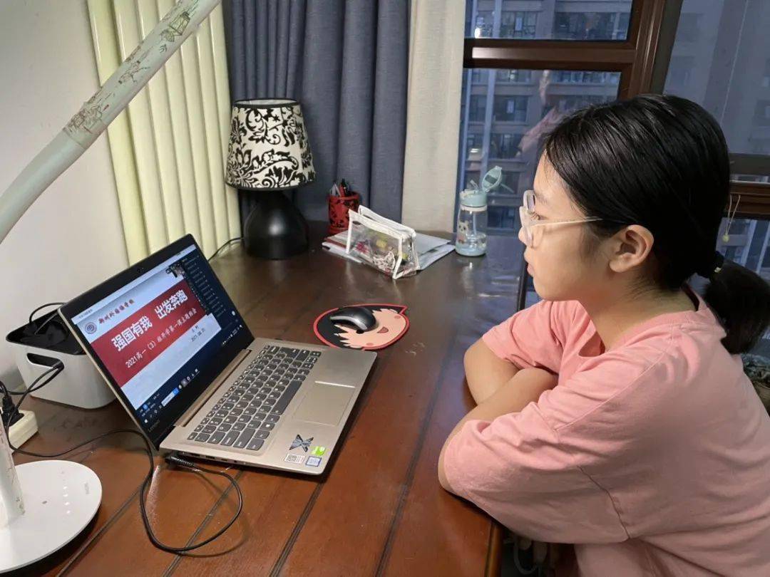 多图直击聚焦今天上午河南中小学的线上课堂