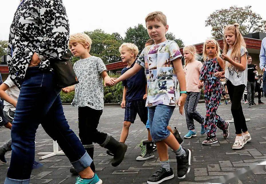 生活|开学过渡期 | 如何为孩子搭建连接前后两个世界的桥梁