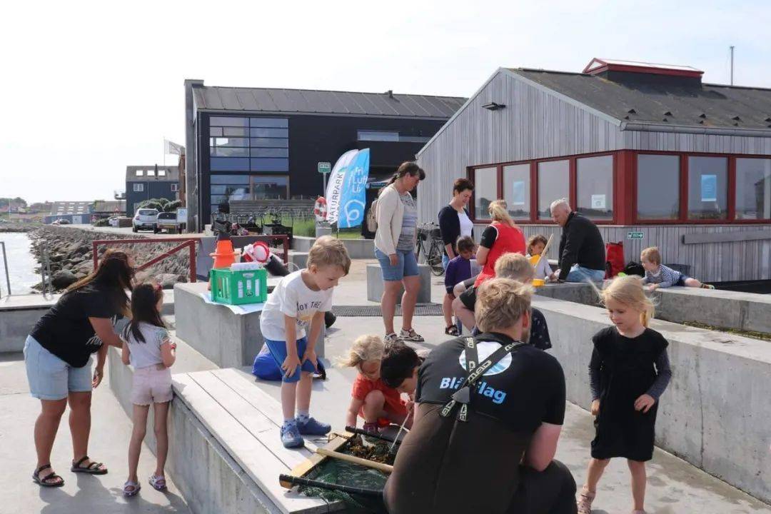 生活|开学过渡期 | 如何为孩子搭建连接前后两个世界的桥梁