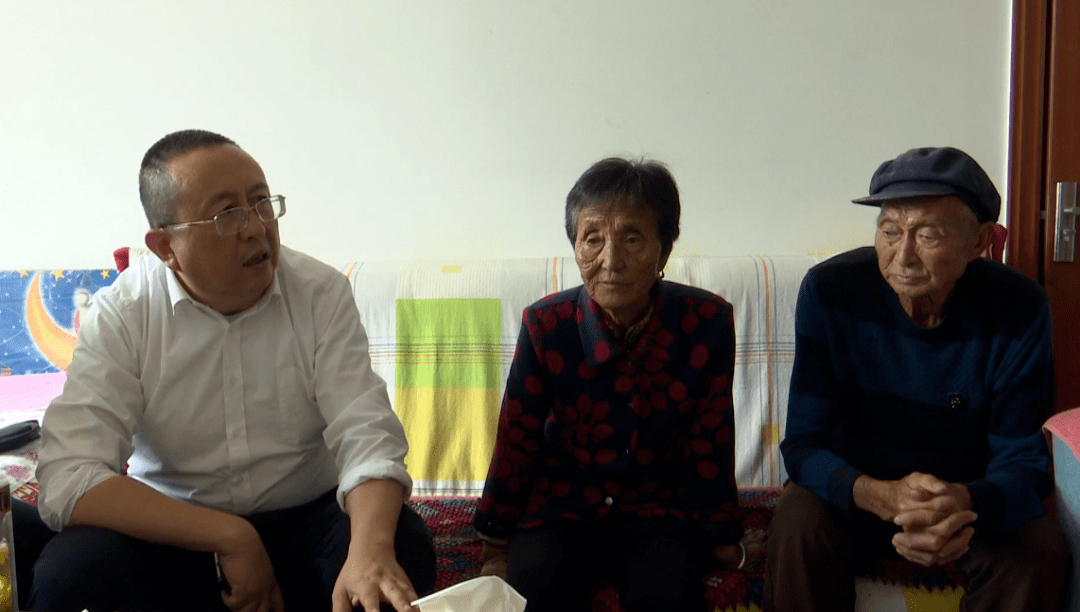 吕国煜一行到上李家沟主线边缘房屋征迁地,详细了解征