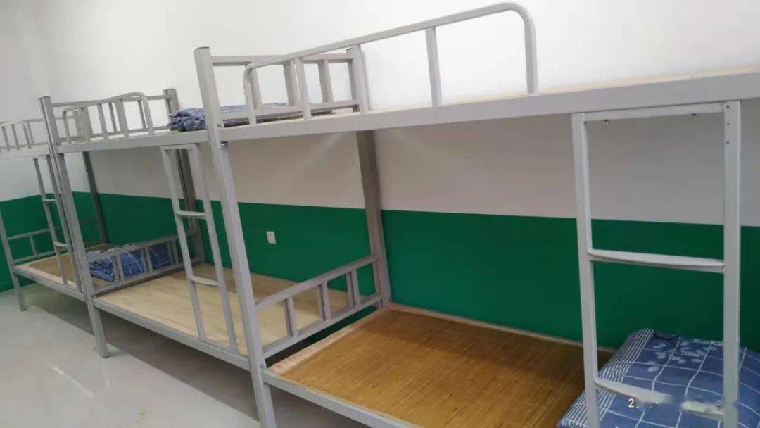 潮州高级中学宿舍床铺图片