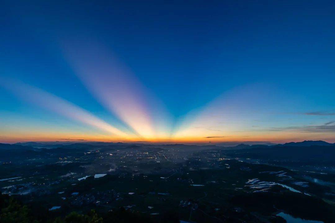 震撼壶镇傍晚的霞光惊艳万里长空
