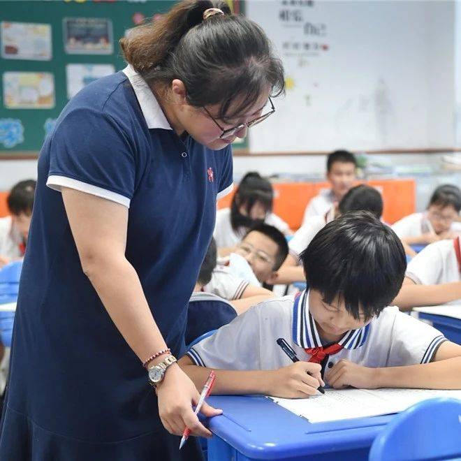 不把书包背回家、作业公示、课后服务……新学期的学习生活还有哪些变化?_家长