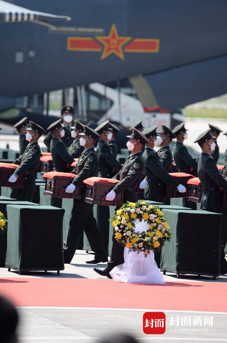 现场直击:最高礼遇迎接第八批在韩志愿军烈士遗骸回国