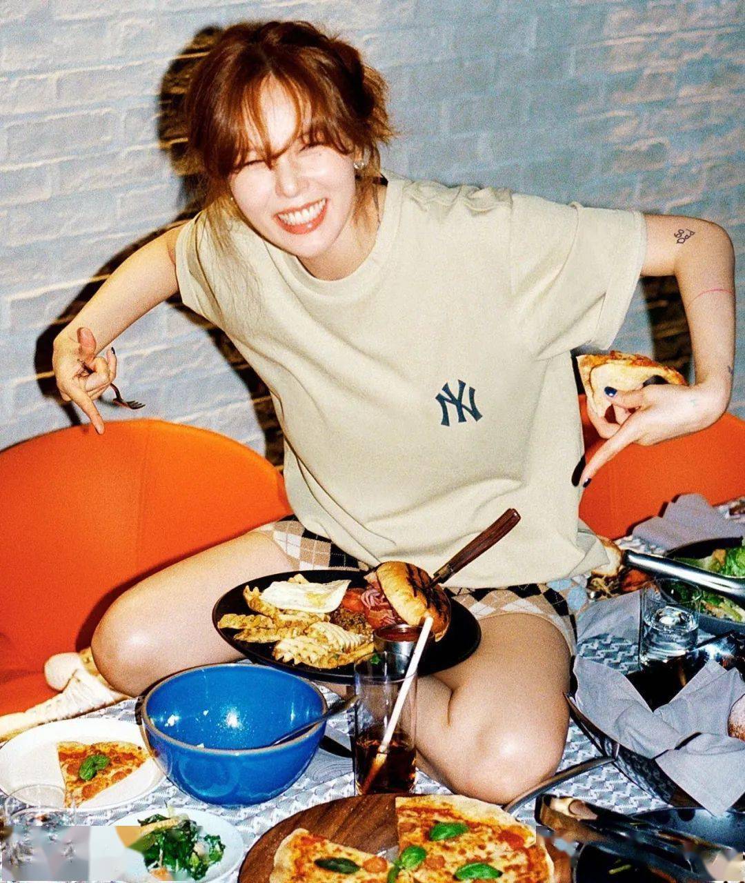 ▌calvin kleinck 的广告大片也没少拍,内衣广告两人也要一起拍摄.